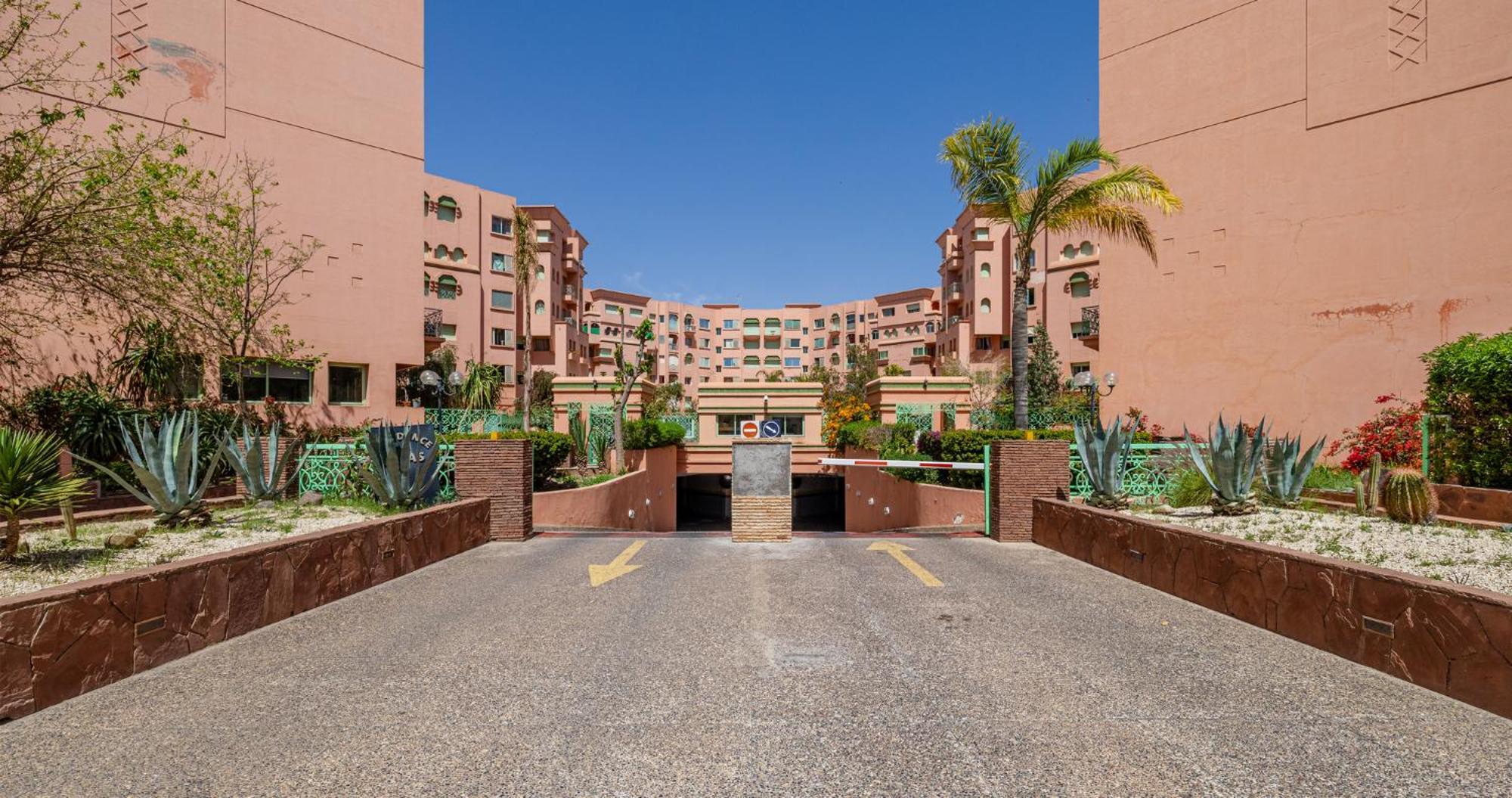 Charming 2-Bed Oasis Pool View Apartment Marrakesh Bagian luar foto